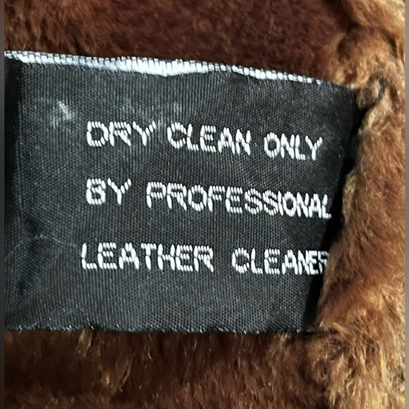 Vintage- Genuine Leather Jacket with warm plush collar. Excellent condition. - Picture 7 of 7